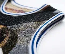 Clean striped ribbed collar